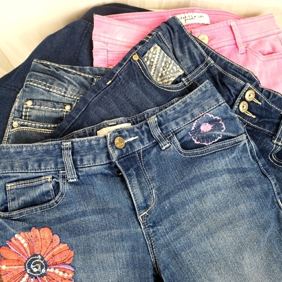 Lot of 5 Pair of Girl's Short/Capris  Old Navy, Cherokee, Faded Glory,  Sz 10/12 - Picture 1 of 11